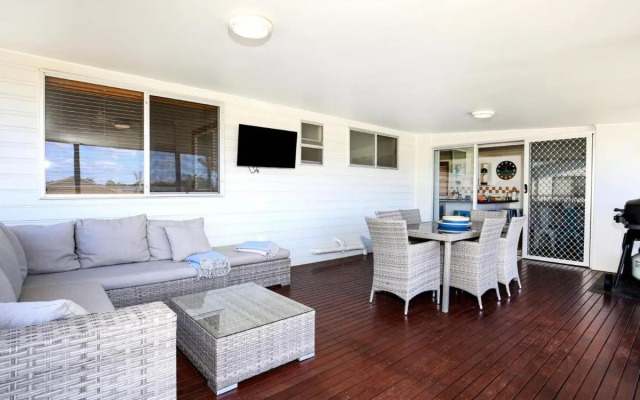 Shores - Pet-Friendly - 1 Min Walk to Beach