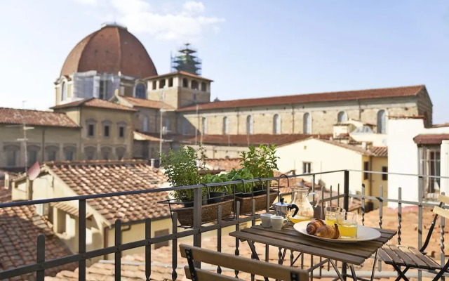 A Few Steps to The Duomo Amazing 4BD Apt