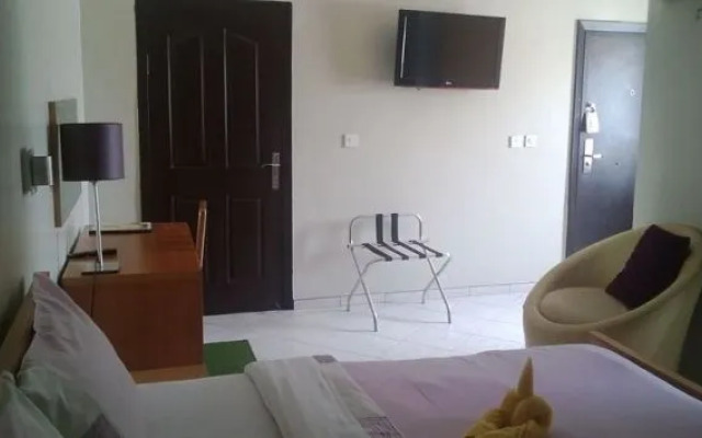Cata Apartment Hotel And Spa