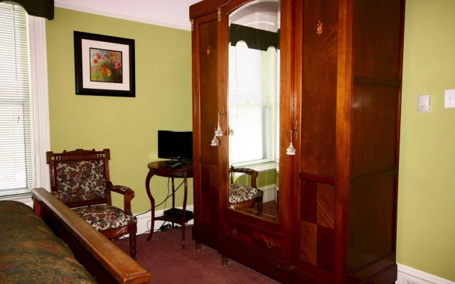 Come From Away B&B Inn