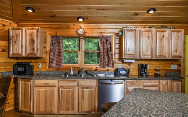 Cozy Cabin 4 Bedroom House