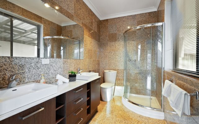 Villa De Marseilles - Melbourne