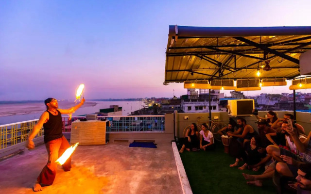 Wander Station Varanasi