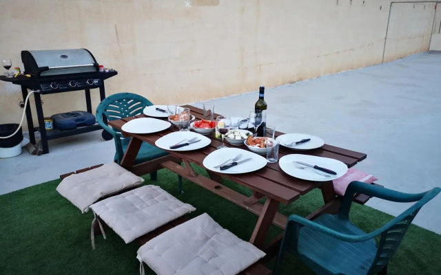 Village Corner 3 bedroom apartment with garage