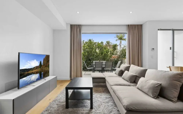 Bright & Modern 3-bed Townhouse in Rosebery