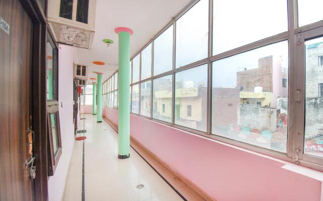 OYO 72141 Hotel Deep Palace