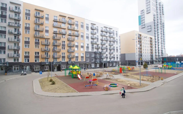 Саквояж на улице Петра Ломако