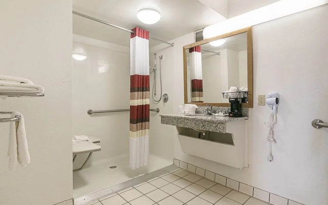 Holiday Inn Forsyth-I-75 (Exit 186)
