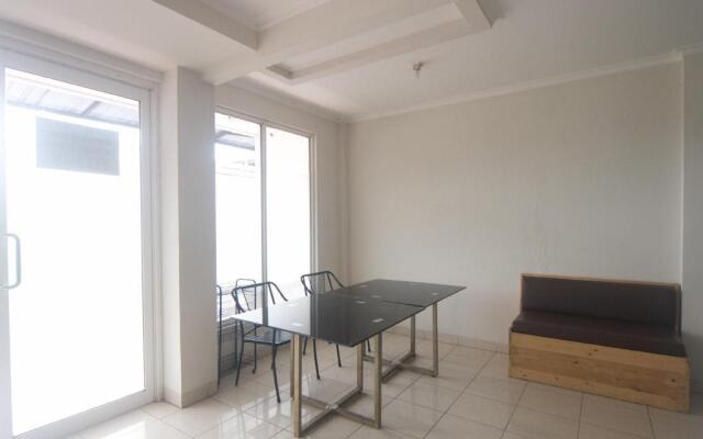 OYO 3049 Scientia Dormitory Near RS Bethsaida