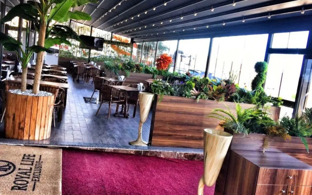 Royal Life Exclusive