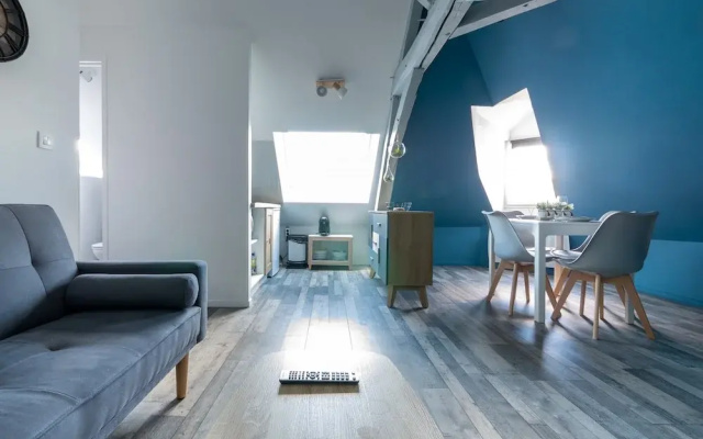 Chic Apartment Near City Center