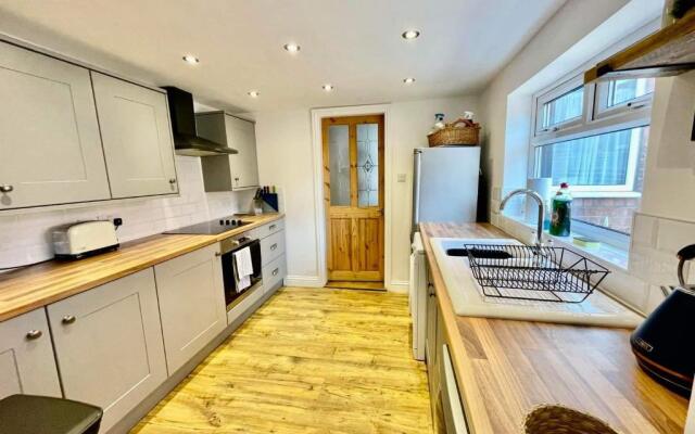 lovely 3 bed house close to the Uni & centre