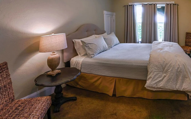 Pioneer House - South Suite