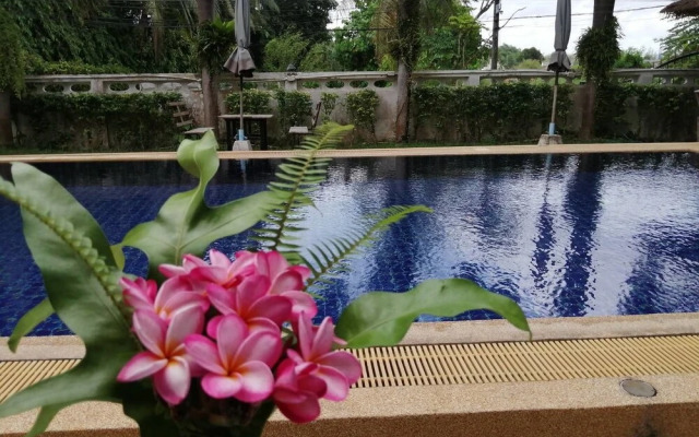 Baan Chayna Hotel