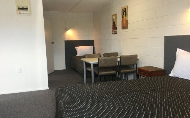 Thornton Lodge Motel