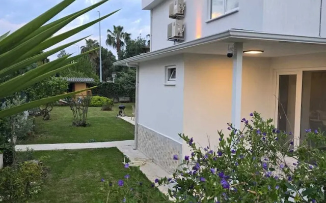 VILLA OLINDA 4 BED with huge garden
