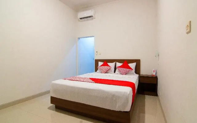 Joglo Guest House Syariah – Guest Rooms – Tegal