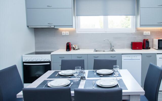 Sunny and Minimal apt in Glyfada With 3 Bdrm