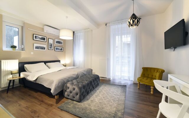 Premium Central Apartment & Room