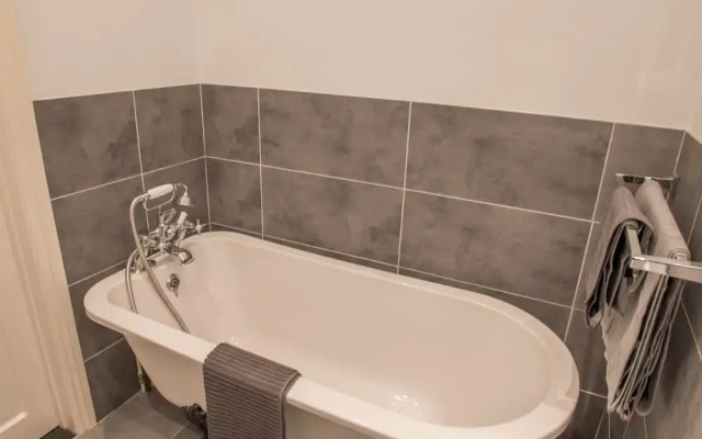 Toothbrush Apts - Ipswich Fonnereau Road