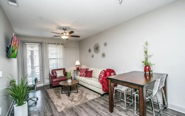 Rooftop Pool-Close 2 Shops-Dining-C4419