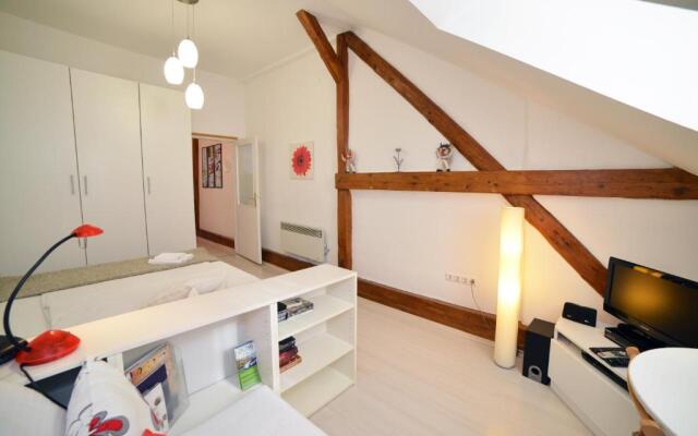 Studio apartment White