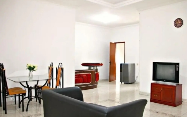 De Nuansa Dago Villa by HouseinBandung