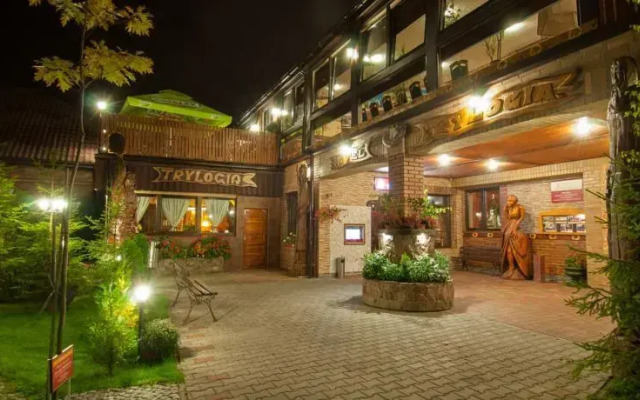 Hotel Trylogia