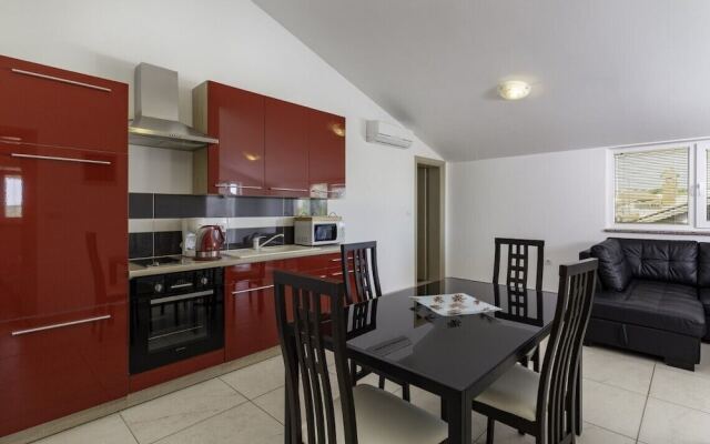Comfort apartments with pool in Medulin