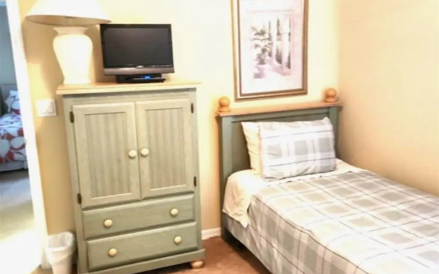 4 Bedroom - Budget Home With Private Pool