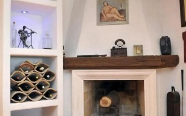 House Rilovic - Two Bedroom House With Swimming Pool and Jacuzzi