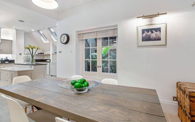 White House Mews Property