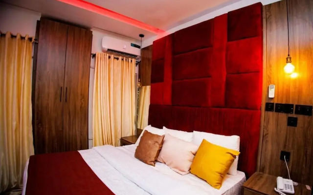 Vic & J Lounge and Hotel