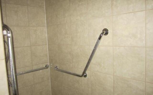 Royal Oak Inn and Suites & RV Park