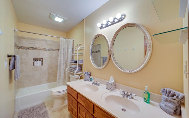 Quiet Oklahoma Home - Close to Golf Courses!