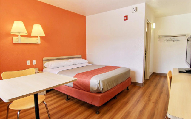 Motel 6 Kingsville, TX