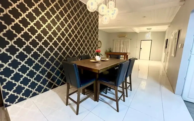 Pool and Jacuzzi Vacation Home