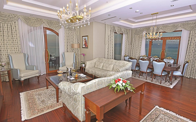 Wellborn Luxury Hotel
