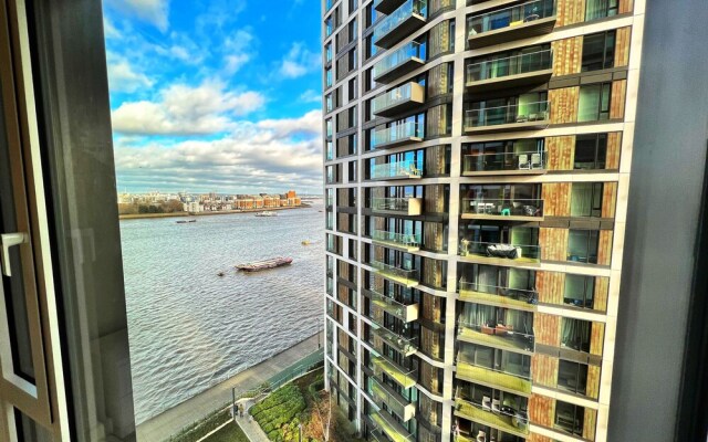 2-bed in Woolwich Riverside With Cinema And Pool