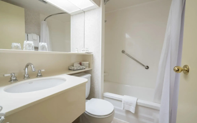 Royal Scot Hotel & Suites