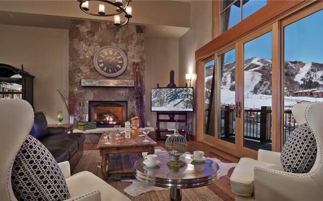 Sunshine Peak Chalet 4 BedroomHoliday home By Moving Mountains