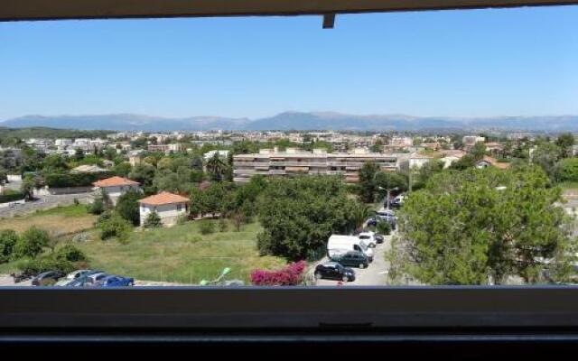 2 Bedroom Modern Apartment in Antibes with Sea View