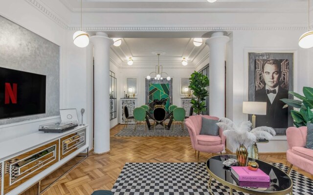 Holt - The Great Gatsby