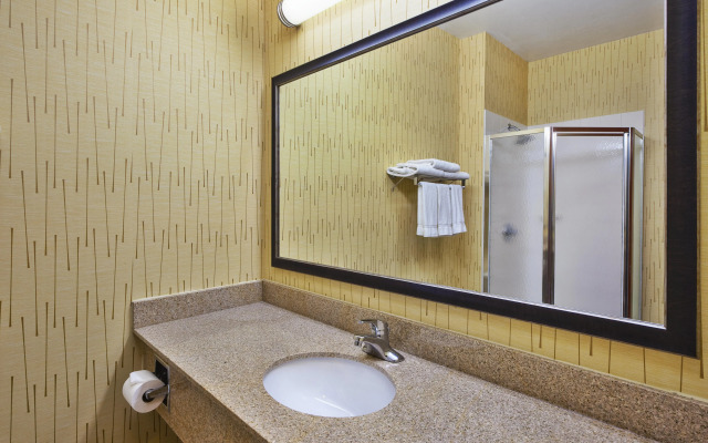 Holiday Inn Express Hotel & Suites Belleville by IHG