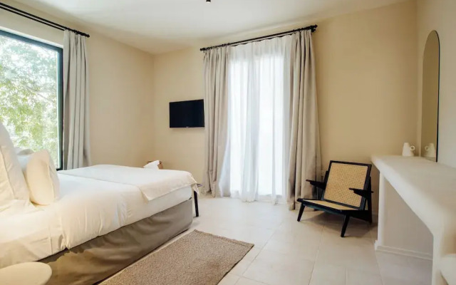 Thymises Boutique Hotel