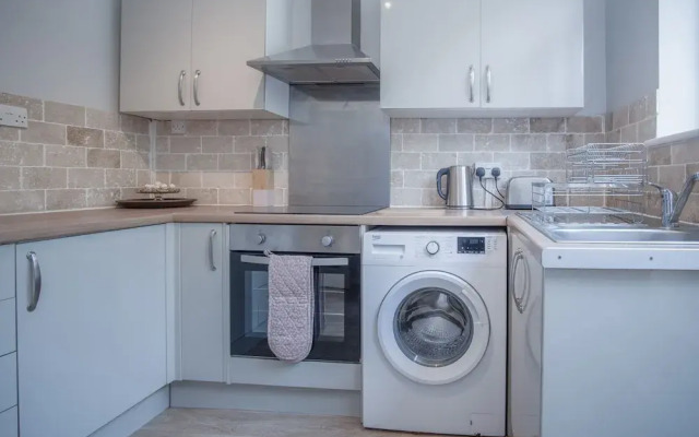 Langland Road - 2 Bedroom Town House