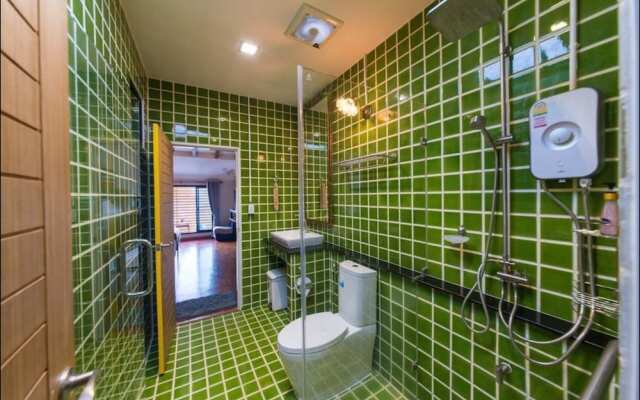 Near Shopping Mall/Old Town R.