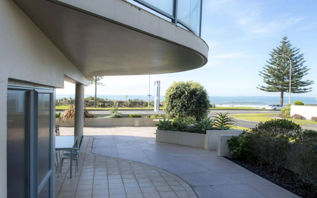 The Reef Beachfront Apartments