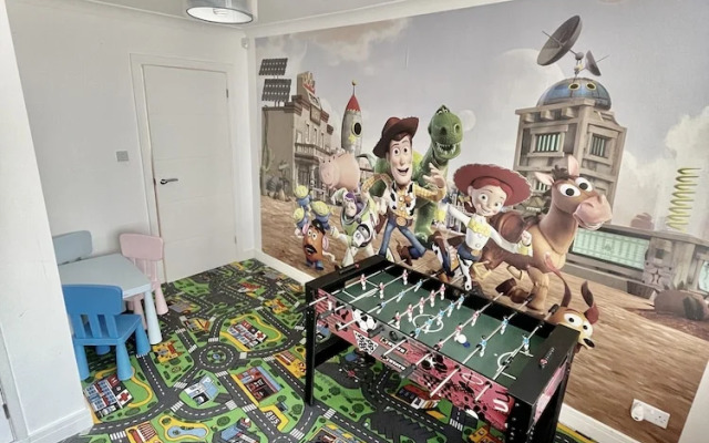 Four Corners Holiday Home with Hot Tub & Sauna