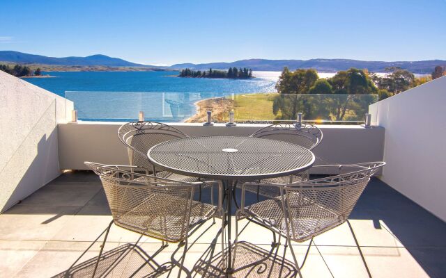 Horizons Lake Jindabyne